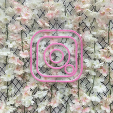 Carica l&#39;immagine nel visualizzatore di Gallery, &#39;&#39;INSTA LOGO&#39;&#39; Social Media Logo Neon Sign