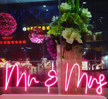 Görseli Galeri görüntüleyiciye yükleyin, &#39;&#39;Mr &amp; Mrs&#39;&#39; Wedding Neon Sign